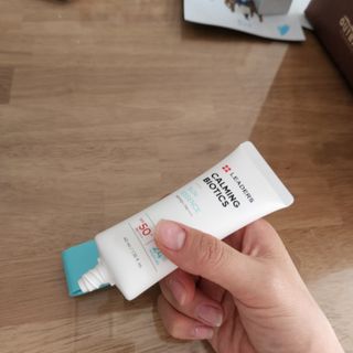 리더스코스메틱 리더스 카밍 바이오틱스 선 에센스 SPF 50+ PA++++ — 5점을 준 리뷰어가 2022년 7월 올린 사용 사진