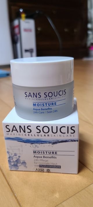 산수시 아쿠아 베네핏 24h 수부지 물광 속건조 수분크림 50ml — 5점을 준 리뷰어가 2021년 6월 올린 사용 사진