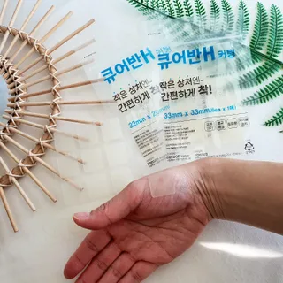 [큐어반H 커팅] 간편하게 떼서 쓰는 자외선차단 습윤밴드 (1팩/30매입) — 5점을 준 리뷰어가 2022년 11월 올린 사용 사진