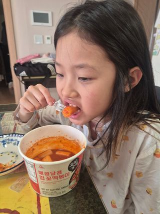 나우  [요리궁리] 매콤달콤 꽃떡볶이 6개입 세트 — 5점을 준 리뷰어가 2025년 1월 올린 사용 사진