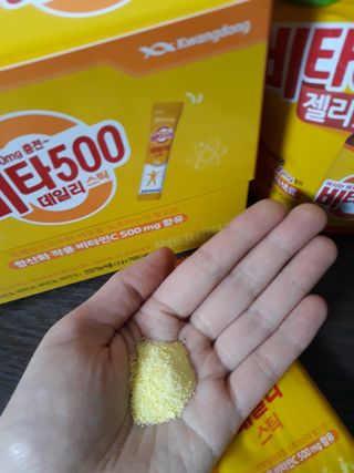 광동생활건강 [광동] 비타500데일리스틱 70포+쇼핑백+구미3개 — 3.5점을 준 리뷰어가 2021년 12월 올린 사용 사진