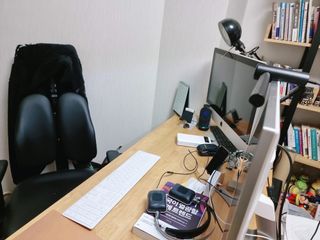 TOMO GRAPHY 나 있을땐 환한 조명 나 없을땐 확실한 살균 ★ DESK LIGHT & STERILIZER [ON] ★ — 5점을 준 리뷰어가 2021년 11월 올린 사용 사진