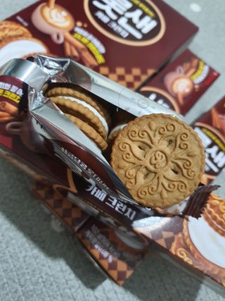 롯데제과 롯샌 카페크런치 — 5점을 준 리뷰어가 2021년 10월 올린 사용 사진