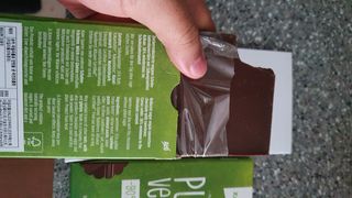 당류2g 자일리톨로 단맛을낸 슈카 퓨어비건 무설탕초콜릿 Xucker vegan 2개입 — 5점을 준 리뷰어가 2021년 4월 올린 사용 사진