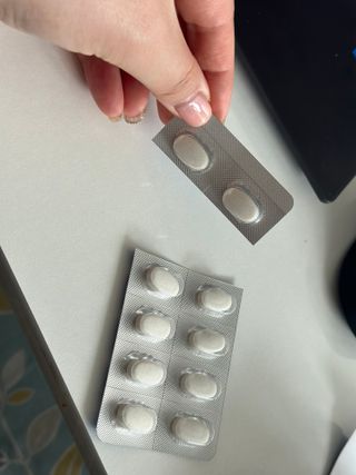 [경남제약헬스케어]케어플러스 관절엔 MSM 1000mg 60정/1개월분/관절/뼈/연골 영양/비타민D+아연/1일2정 — 4.5점을 준 리뷰어가 2024년 1월 올린 사용 사진