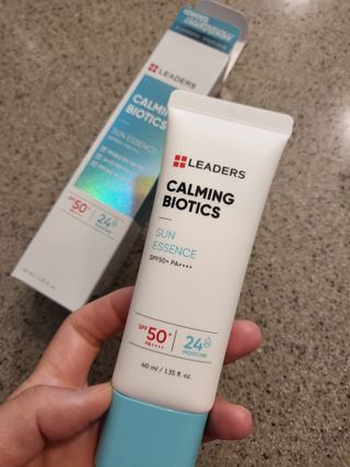 리더스코스메틱 리더스 카밍 바이오틱스 선 에센스 SPF 50+ PA++++ — 5점을 준 리뷰어가 2022년 6월 올린 사용 사진