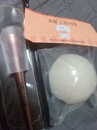 [툴앤썸] 메이크업 브러시로 바르고 호빵 스펀지로 클렌징하는 A-Z 뷰티툴 5종 — 5점을 준 리뷰어가 2021년 6월 올린 사용 사진