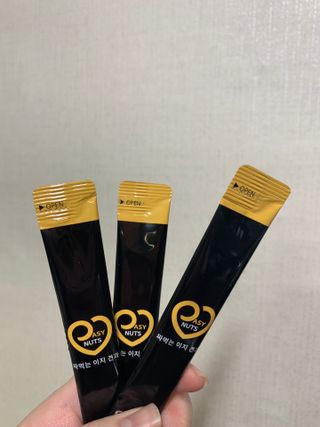 짜먹는 이지견과 짜먹는 이지아몬드, 짜먹는 이지허니피넛, 짜먹는 이지캐슈넛 각 10g X  10포 — 5점을 준 리뷰어가 2021년 3월 올린 사용 사진