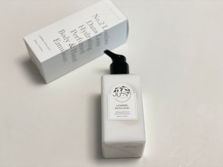 줄라이 모닝 _ JULY MORNING 줄라이모닝 하이드레이팅 퍼퓸드 바디앤핸드 에멀젼 — 5점을 준 리뷰어가 2021년 9월 올린 사용 사진