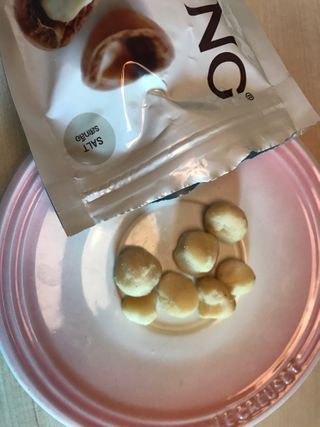 도이퉁 마카다미아 넛 90g  로얄 마카넛 오리지널 쏠트 허니 — 5점을 준 리뷰어가 2021년 3월 올린 사용 사진