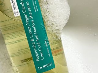 닥터시드 페퍼민트 앤 레몬 비건 비듬케어 쿨 탈모 샴푸 (1000ml) — 4점을 준 리뷰어가 2024년 2월 올린 사용 사진