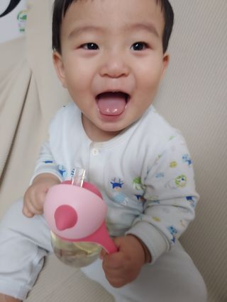 유비맘 트라이탄 코니빨대컵_컬러 랜덤 발송 — 5점을 준 리뷰어가 2021년 1월 올린 사용 사진