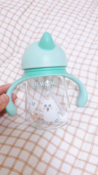 유비맘 트라이탄 코니빨대컵_컬러 랜덤 발송 — 5점을 준 리뷰어가 2021년 1월 올린 사용 사진