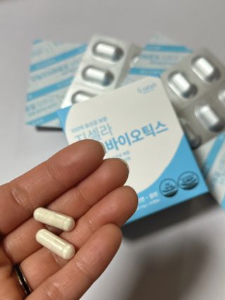 [지셀라] 프로바이오틱스 100억 유산균 보장 (1개월분 / 350mg X 30캡슐) — 5점을 준 리뷰어가 2023년 4월 올린 사용 사진