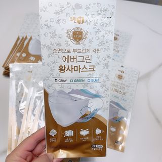에버그린 순면 끈조절 KF94 마스크 - 화이트 30매 — 5점을 준 리뷰어가 2021년 4월 올린 사용 사진