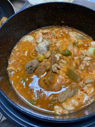 소담스퀘어 상암 궁중해물탕조씨집 백년가게 조씨집 팔뚝탕1인분550g — 2.5점을 준 리뷰어가 2022년 12월 올린 사용 사진