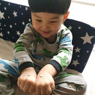mom e 맘이 내추럴 베이비 케어 샴푸앤바스+로션 — 5점을 준 리뷰어가 2021년 1월 올린 사용 사진