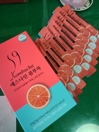 리넥무역 에스나인 콤부차 건강발효 콤부함량59 자몽 5gx10포 — 5점을 준 리뷰어가 2021년 8월 올린 사용 사진