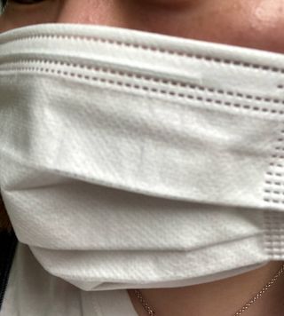 JHWORLD 스누피 마스크 정품 스누피 닥터클린 국내 아동용 성인용 3중 MB필터 일회용 덴탈마스크 50매 — 5점을 준 리뷰어가 2021년 8월 올린 사용 사진
