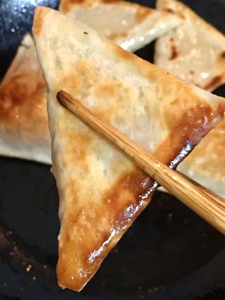 (주)성경순만두 곤약만두.콘치즈만두,삼각당면만두,당면 야끼만두,대구전통 납작만두,떡뽁이 매콤소스,달콤소스 — 5점을 준 리뷰어가 2023년 3월 올린 사용 사진