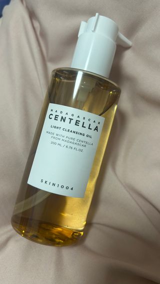 스킨1004 [SKIN1004] 마다가스카르 센텔라 라이트 클렌징 오일 200ml — 5점을 준 리뷰어가 2024년 7월 올린 사용 사진