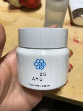 AYU25[아유트웬티파이브]다마스크로즈워터 베이스 천연 수분 촉촉 크림 — 1점을 준 리뷰어가 2021년 4월 올린 사용 사진