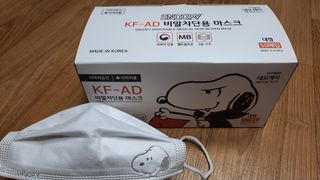 JHWORLD 스누피 마스크 정품 스누피 KF-AD 국내 비말차단 아동용 성인용 일회용 덴탈마스크 50매 — 5점을 준 리뷰어가 2021년 6월 올린 사용 사진
