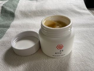 AYU25[아유트웬티파이브]다마스크로즈워터 베이스 천연 수분 촉촉 크림 — 4점을 준 리뷰어가 2021년 2월 올린 사용 사진