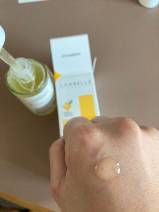 랑벨 비타 에너지 잡티 앰플 50ml 고농축 비타민, 저자극, 수분 촉촉, 미백 앰플 — 4점을 준 리뷰어가 2022년 4월 올린 사용 사진