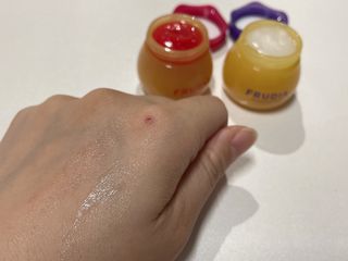 [후르디아] 올리브영 꿀과즙 립밤 2종 (블루베리/석류) — 5점을 준 리뷰어가 2021년 11월 올린 사용 사진