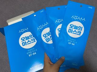 [심폐소생소] KF94 오늘의 마스크 대형 — 5점을 준 리뷰어가 2021년 8월 올린 사용 사진