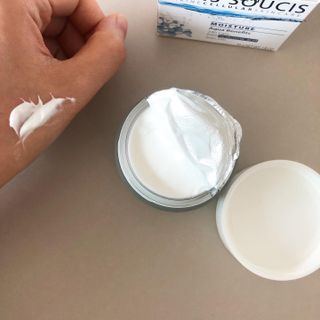 산수시 아쿠아 베네핏 24h 수부지 물광 속건조 수분크림 50ml — 5점을 준 리뷰어가 2021년 6월 올린 사용 사진
