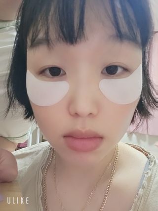 건강누리인터내셔날 레아라 다이아포스 슬리핑 아이패치 골드 & 물광 아이패치 [14회분/총 28매] — 5점을 준 리뷰어가 2022년 7월 올린 사용 사진