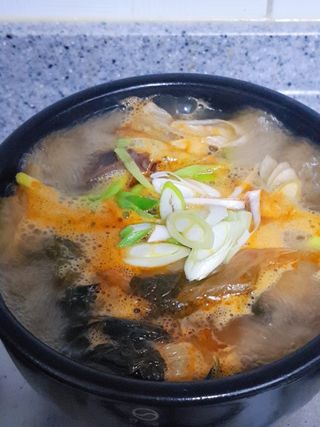 요리반상회 용문해장국 2팩 + 뚝배기 1개 — 4.5점을 준 리뷰어가 2021년 3월 올린 사용 사진