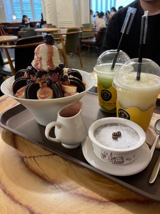 카페 더달달 [더달달 역삼점] 빙수 or 와플 or 팬케이크 택1 + 쇼콜라 택1 + 음료2 — 5점을 준 리뷰어가 2021년 3월 올린 사용 사진