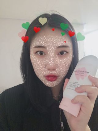위시스 프리미엄 글루타치온  화이트닝 바디로션 — 5점을 준 리뷰어가 2022년 12월 올린 사용 사진