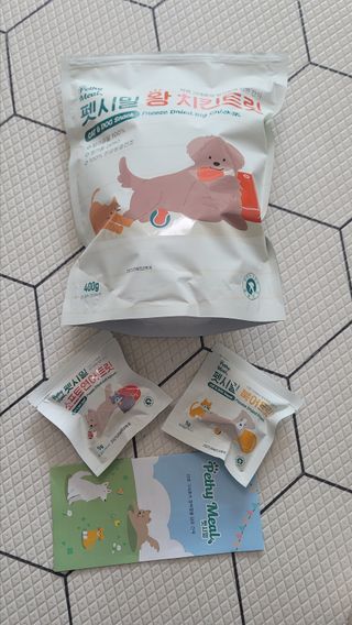 [펫시밀] 원물그대로 영양듬뿍 동결건조 왕북어트릿300g,왕치킨트릿400g,열빙어트릿300g 대용량 간식 — 5점을 준 리뷰어가 2023년 5월 올린 사용 사진