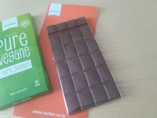 당류2g 자일리톨로 단맛을낸 슈카 퓨어비건 무설탕초콜릿 Xucker vegan 2개입 — 5점을 준 리뷰어가 2021년 4월 올린 사용 사진