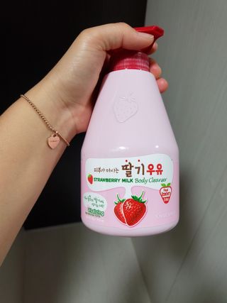 [과일나라] 피부가 마시는 딸기우유 바디클렌저&바디로션 — 5점을 준 리뷰어가 2022년 10월 올린 사용 사진