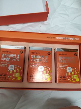 서울약사신협_내몸애발란스멀티비타민앤미네랄파워업_800mg x 90정 — 5점을 준 리뷰어가 2021년 3월 올린 사용 사진