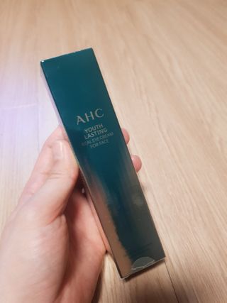 [NEW 탄력유턴 아이크림] AHC 유스 래스팅 리얼 아이크림 포 페이스 — 5점을 준 리뷰어가 2021년 3월 올린 사용 사진