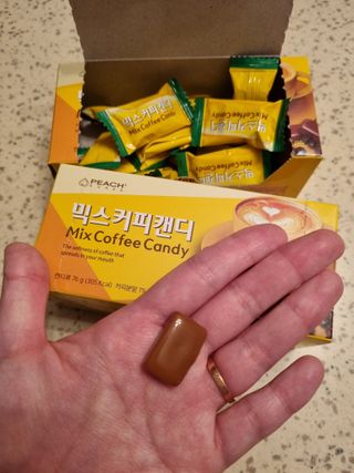 (주) 피치코리아 믹스커피캔디76g x2개입 — 5점을 준 리뷰어가 2022년 11월 올린 사용 사진