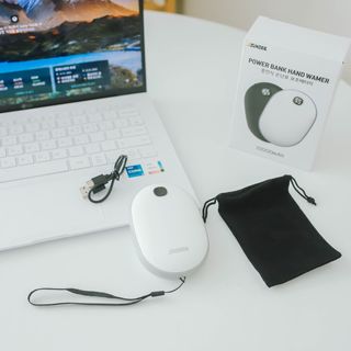 썬더월드 [썬더] 스마트 핸드워머 충전식 손난로 보조배터리 10000mAh — 5점을 준 리뷰어가 2024년 12월 올린 사용 사진