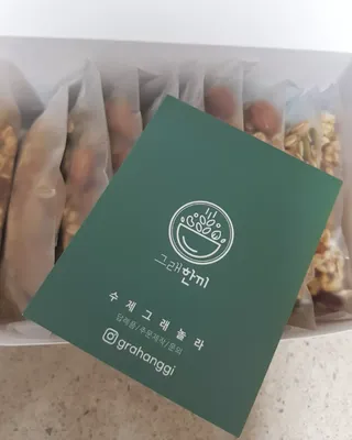 [그래한끼] 무설탕/저당 시리얼타입 수제그래놀라 (40gX10개) — 5점을 준 리뷰어가 2022년 7월 올린 사용 사진