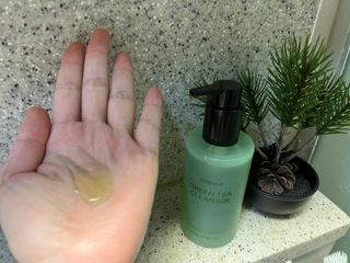 프리마인 메이크업과 들뜨는 각질까지 한방에 깐달걀로! 순하기까지한 셀베이스 그린티클렌저(200ml) — 5점을 준 리뷰어가 2023년 5월 올린 사용 사진
