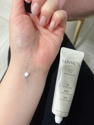 러브모아 향수 고체향수 승무원 고체향수 바르는 향수 니치향수 도손 우드세이지 앤 씨솔트 — 5점을 준 리뷰어가 2022년 10월 올린 사용 사진