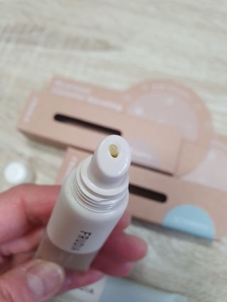 [후르디아] 올리브영 착한보습 비건 립버터 2종 — 5점을 준 리뷰어가 2022년 12월 올린 사용 사진