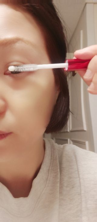위시스 콜라겐 아이러쉬 볼륨 앰플 — 3.5점을 준 리뷰어가 2023년 3월 올린 사용 사진