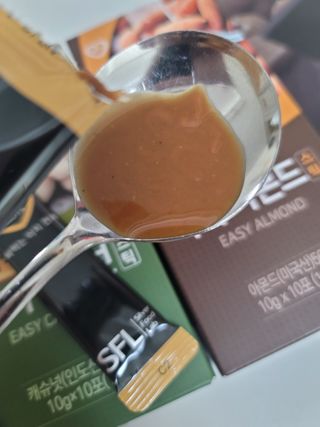 짜먹는 이지견과 짜먹는 이지아몬드, 짜먹는 이지허니피넛, 짜먹는 이지캐슈넛 각 10g X  10포 — 5점을 준 리뷰어가 2021년 1월 올린 사용 사진