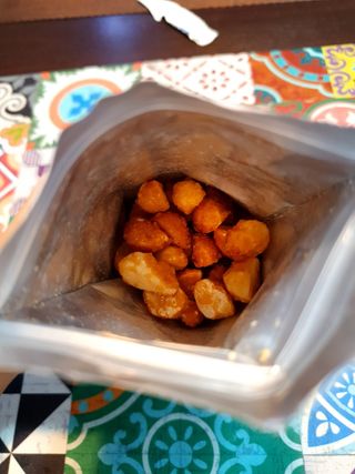 도이퉁 마카다미아 넛 90g  로얄 마카넛 오리지널 쏠트 허니 — 4.5점을 준 리뷰어가 2021년 9월 올린 사용 사진